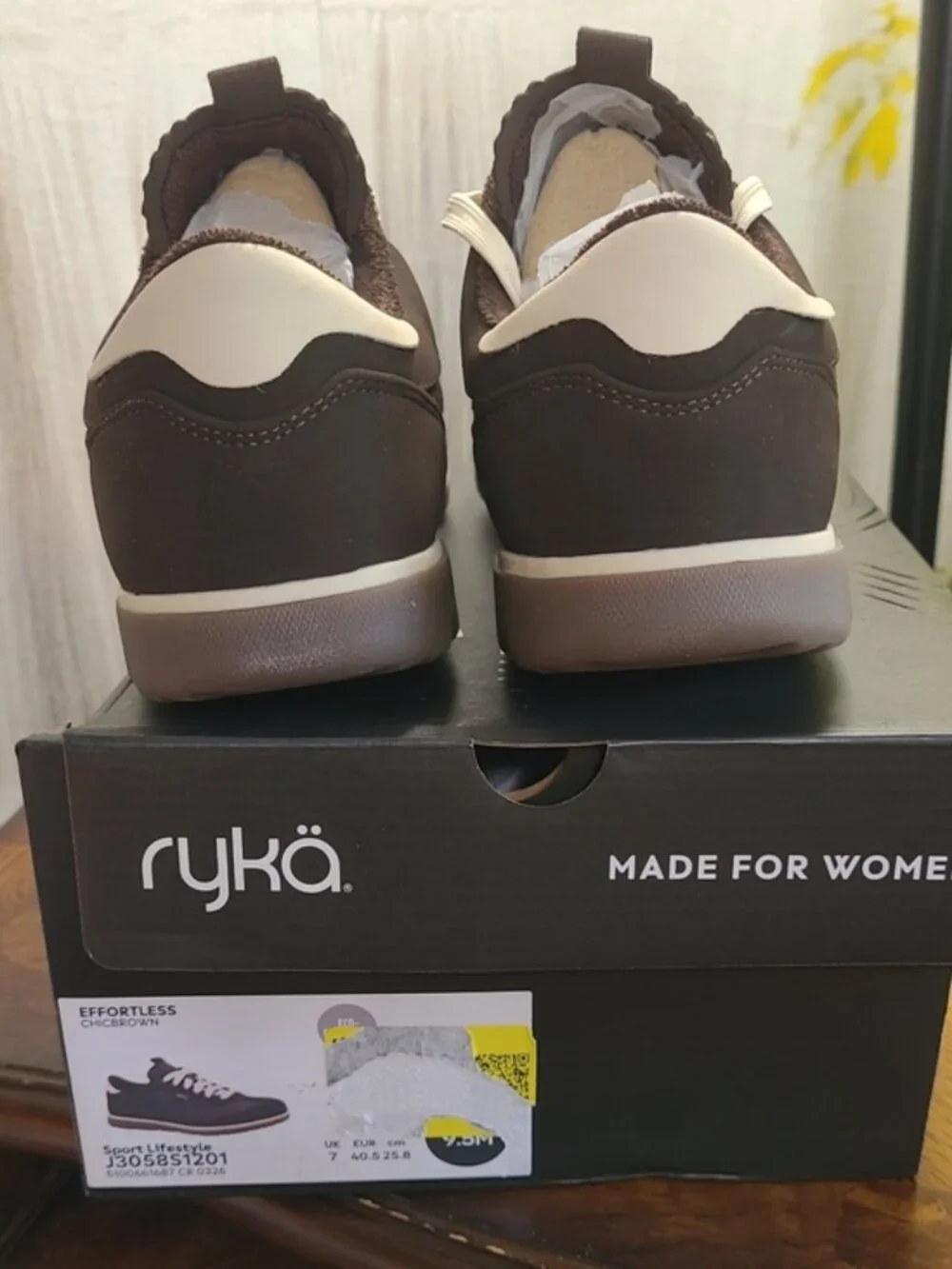 New in box! Ryka Effortless Womens 9.5 brown athletic low top lace up sneaker